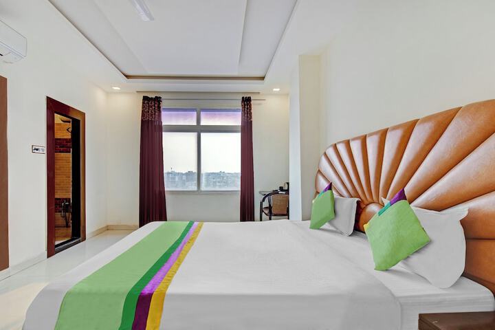 Room 8 of 31