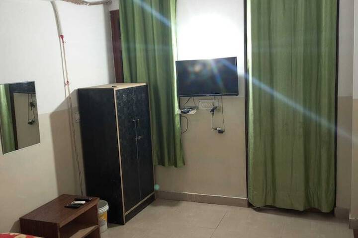 Room 4 of 15