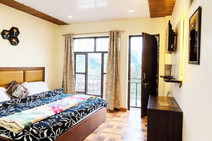 Hotel Kaafal Homestay Mussoorie