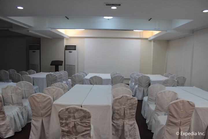 Ballroom/Hall 65 of 77