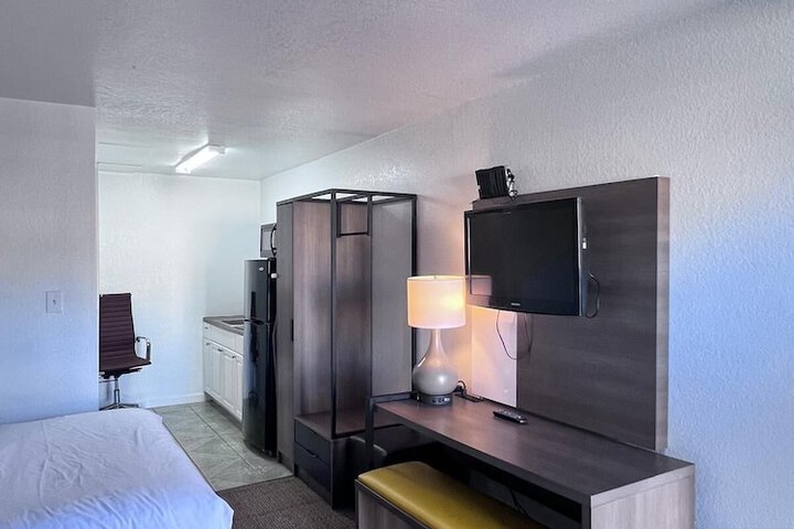 Room 9 of 27
