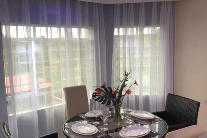 Dining 8 of 14