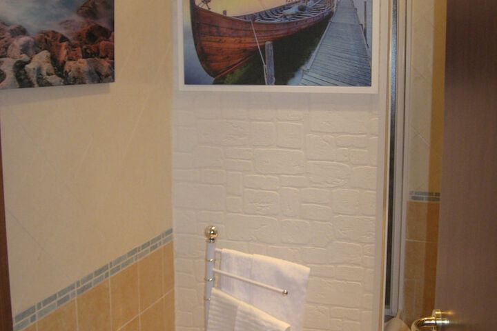 Room 4 of 5