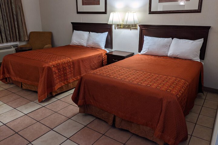 2 Double Beds (3 of 5)