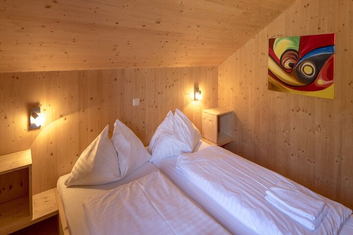 Room 3 of 34