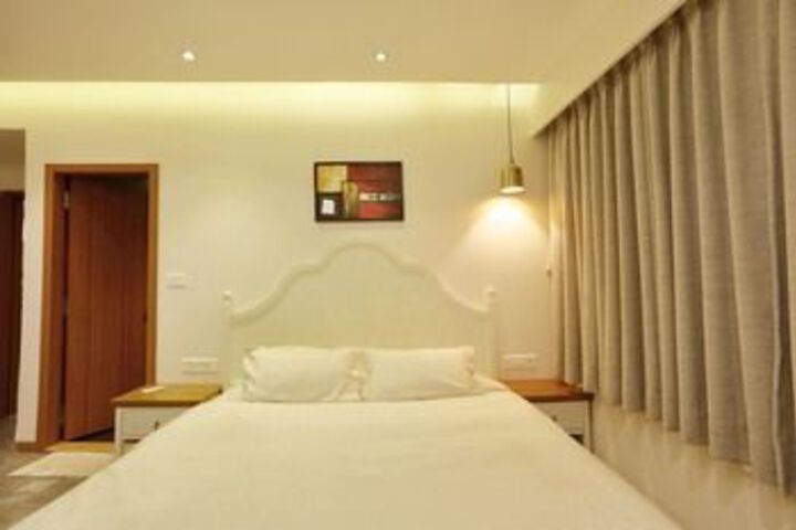 Room 9 of 19