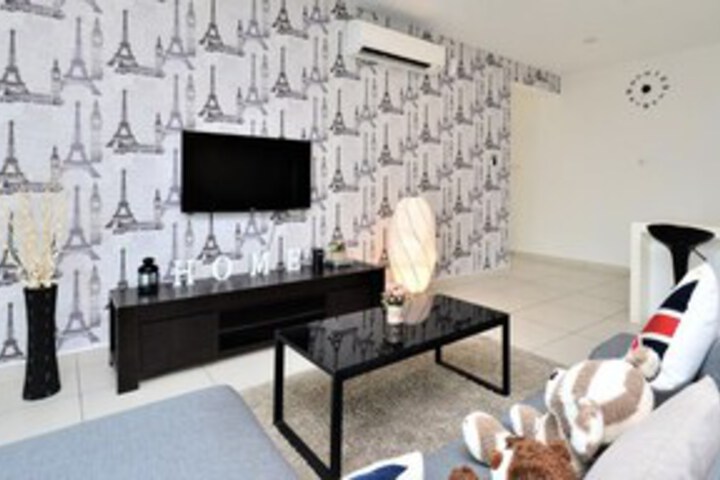Room 12 of 18