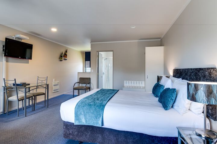 Room 6 of 42