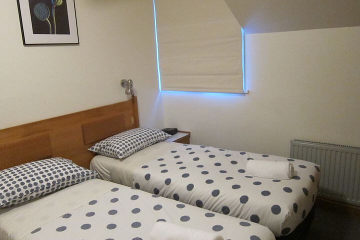 Room 6 of 37
