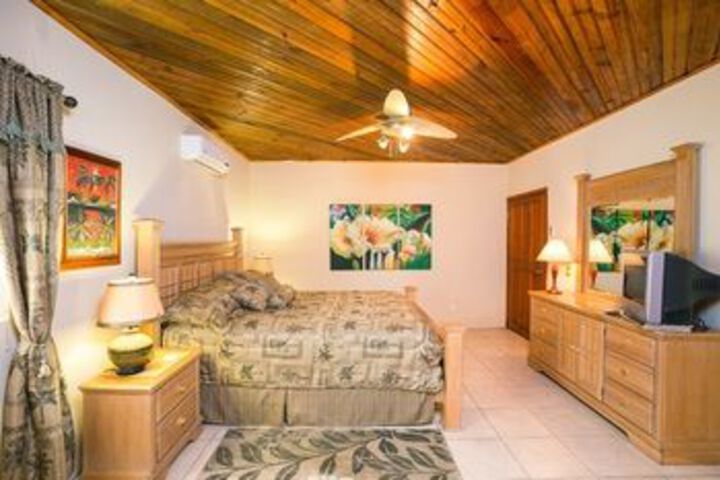 Room 4 of 16