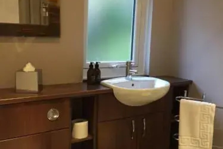 Room 7 of 12
