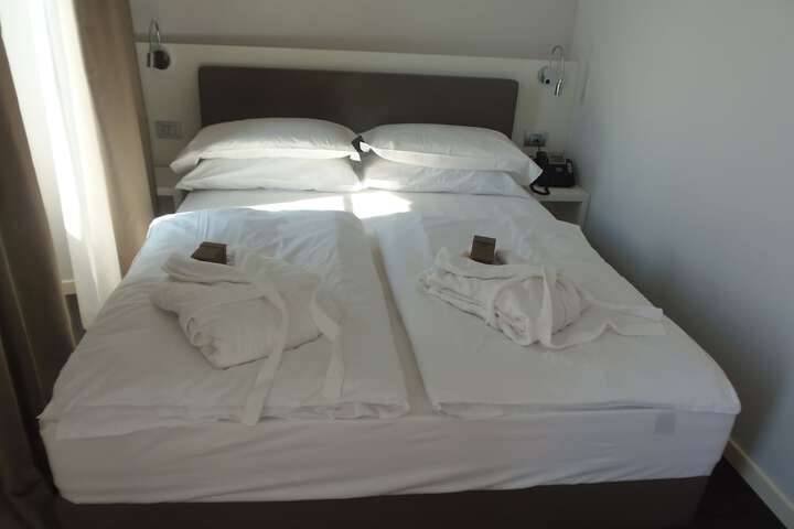 Room 12 of 64