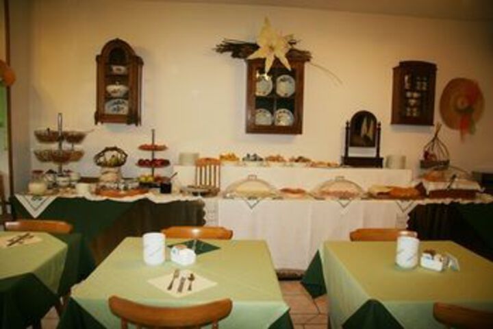Breakfast/Coffee Service 12 of 54