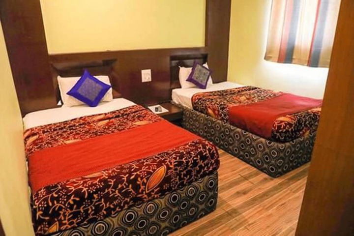 Room 4 of 11