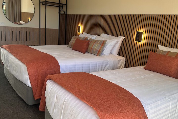 Room 4 of 25
