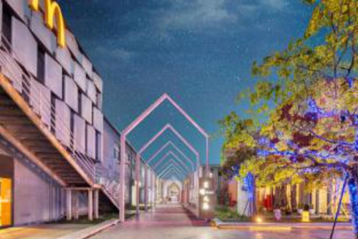 ReMAX Esports Hotel (Ningbo University of Finance and Economics Branch)