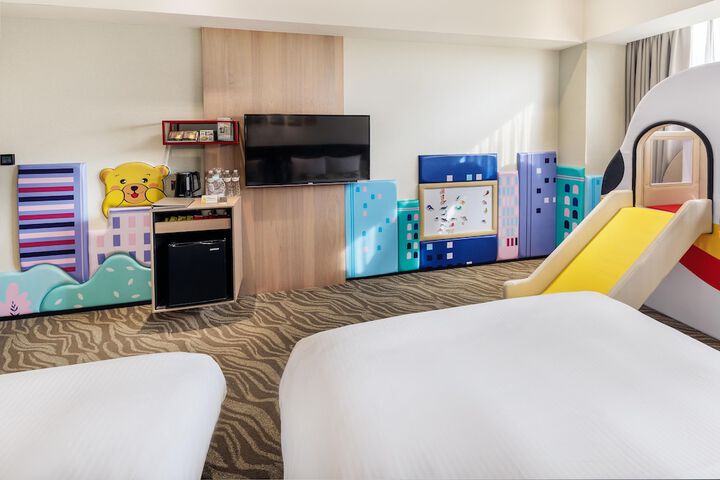 Room 17 of 104
