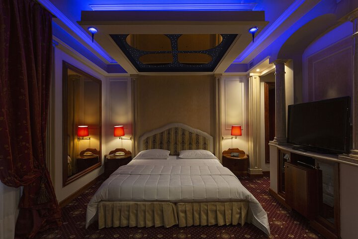 Room 11 of 34