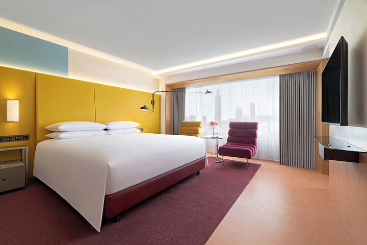 Room 32 of 93