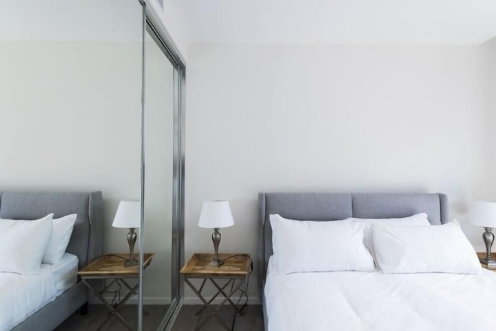 Room 6 of 25