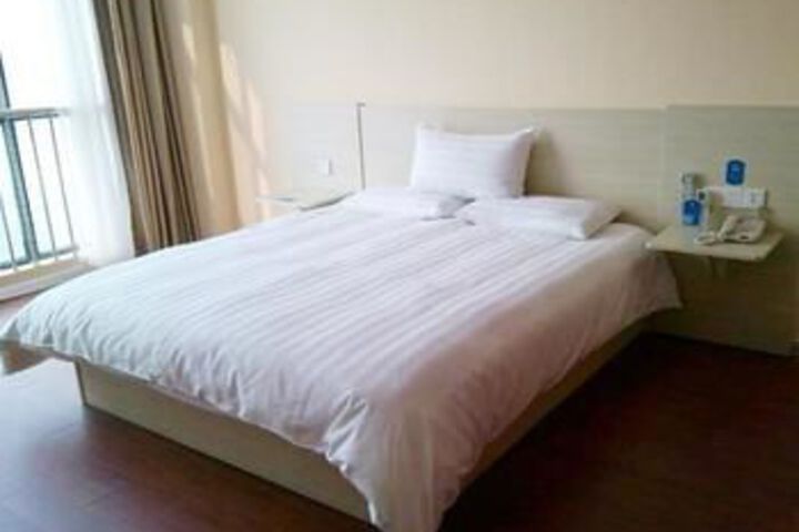 Room 8 of 34