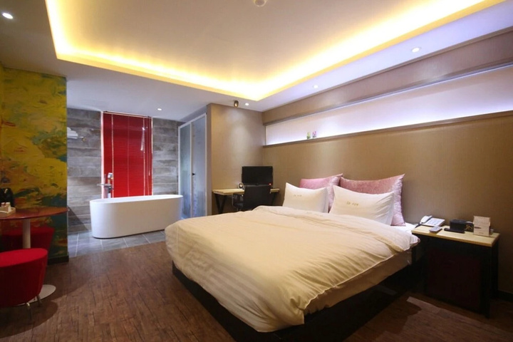 Room 2 of 17