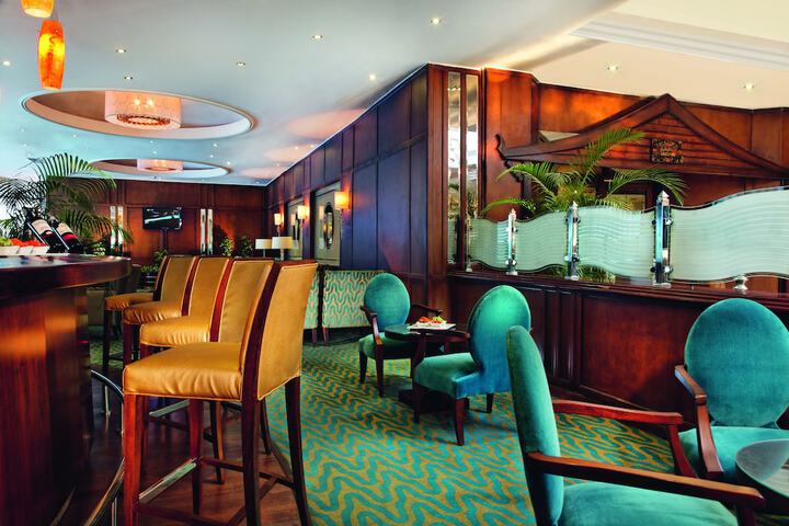 Lounge 39 of 53
