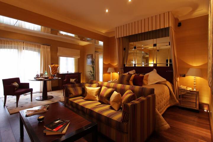 Room 10 of 200