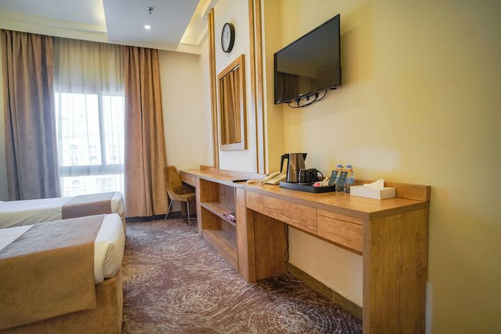 Room 13 of 28