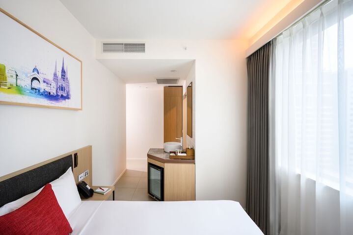 Room 8 of 109