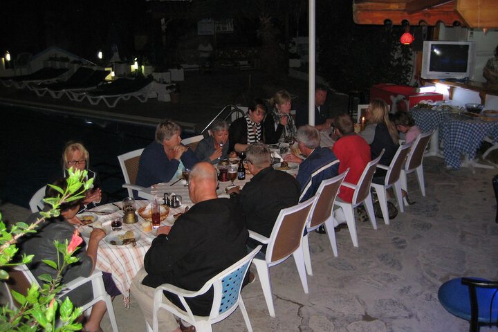 Dining 34 of 48