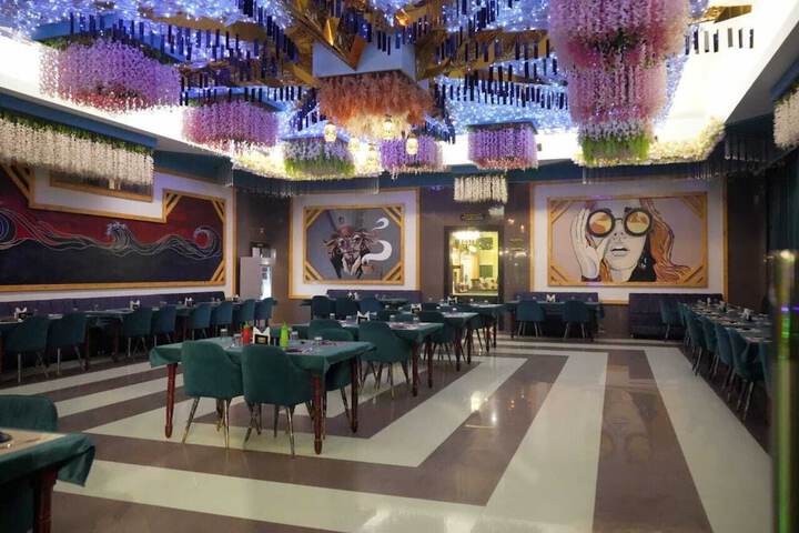 Dining 11 of 20