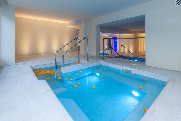 Pool 64 of 187