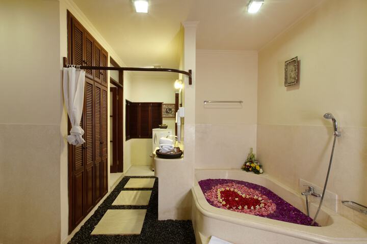 Room 4 of 36