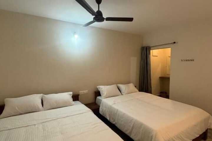 Room 4 of 9