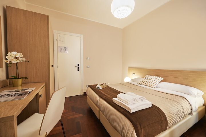 Room 12 of 37
