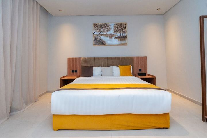 Room 3 of 8