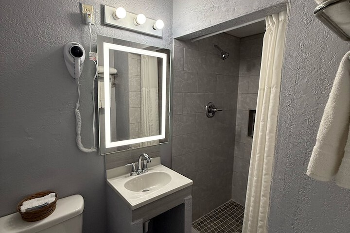 Room 11 of 13