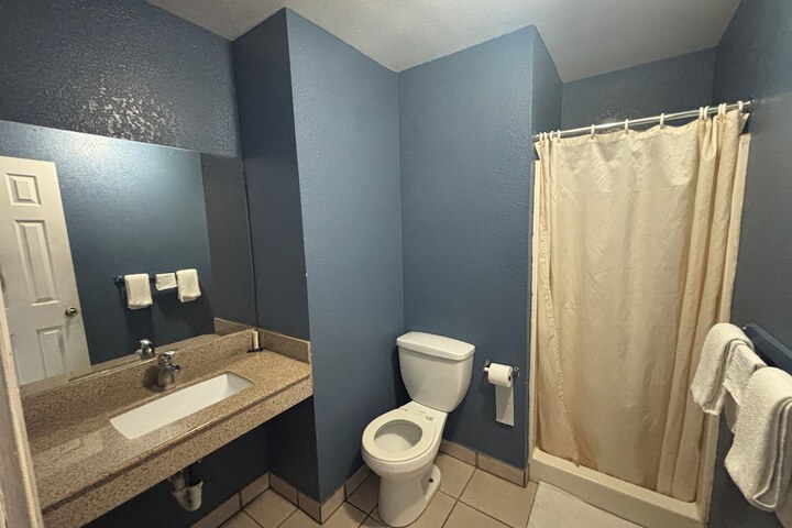 Room 15 of 22