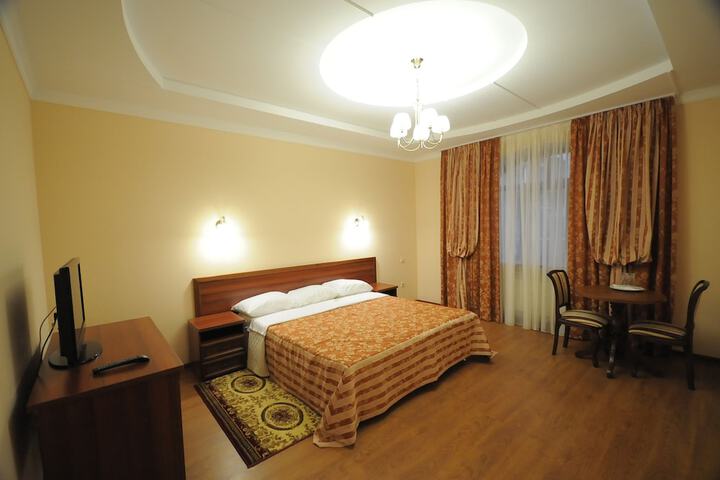 Room 4 of 40