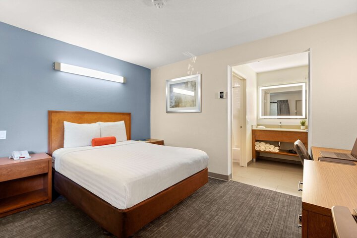 1 King Bed (6 of 7)