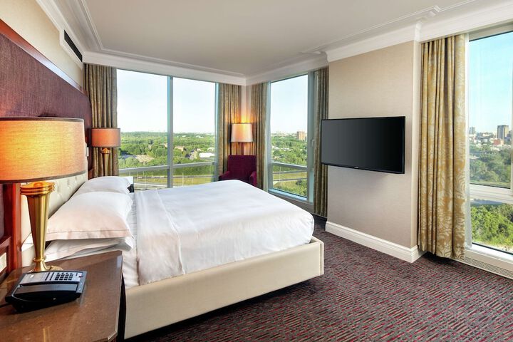 1 King Bed Lake View (7 of 69)