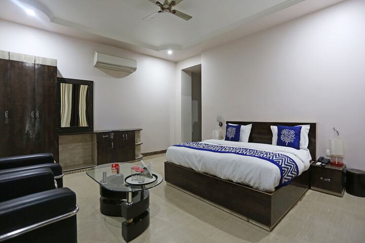 Room 8 of 20