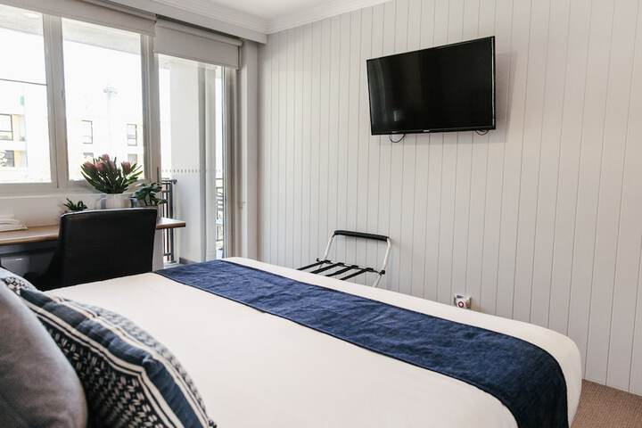 Room 2 of 40