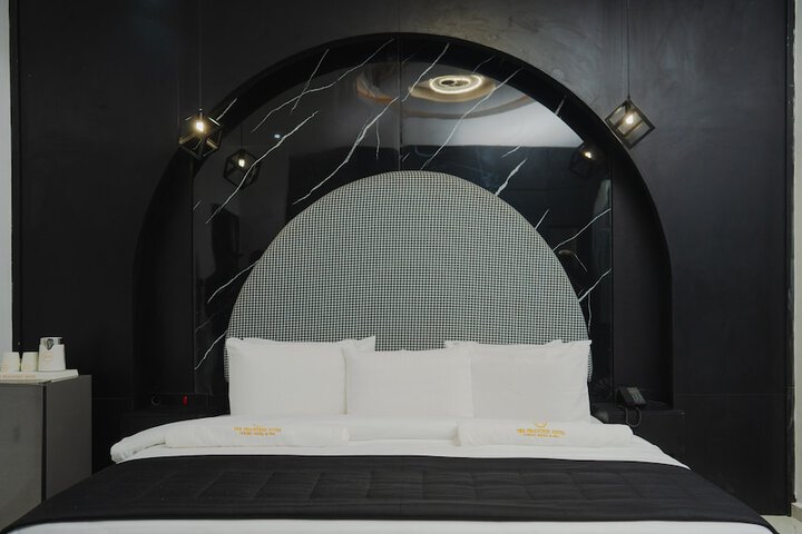 Room 3 of 46