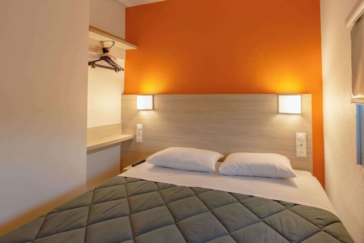 Room 16 of 114