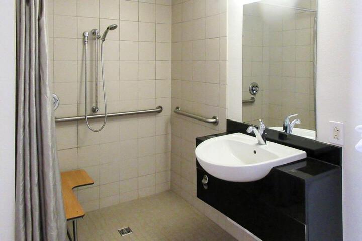 2 Double Beds Accessible (7 of 10)