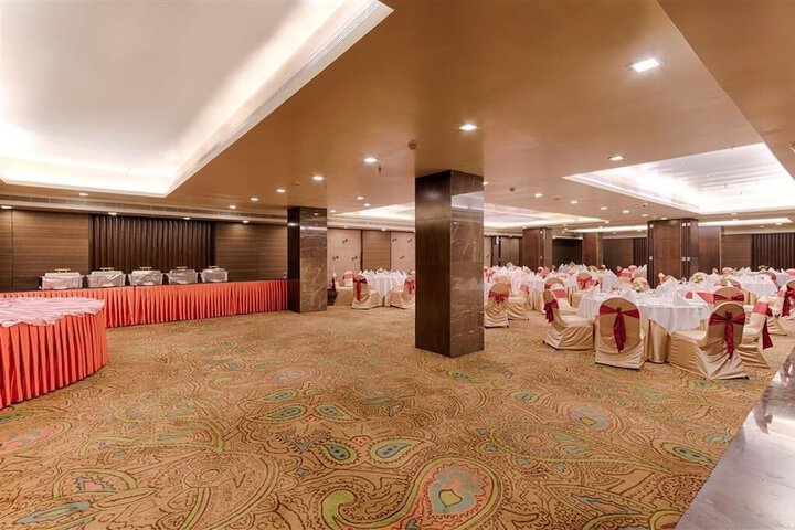 Ballroom/Hall 43 of 45