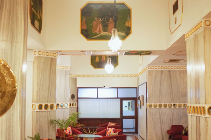 Entrance & Lobby