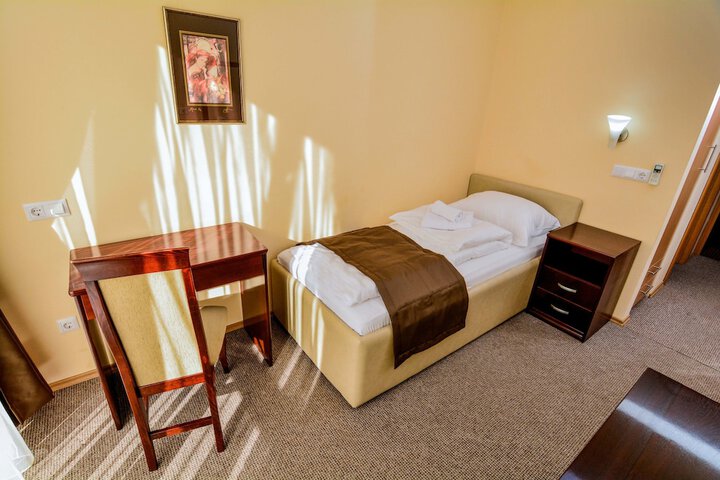 Room 12 of 48